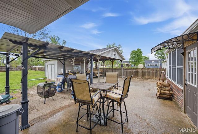 733 Lake Drive, Herculaneum, MO 63048