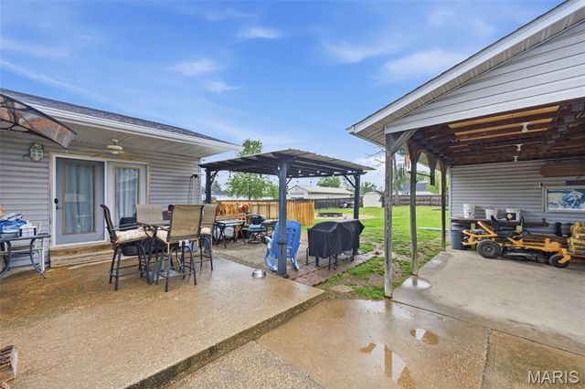 733 Lake Drive, Herculaneum, MO 63048
