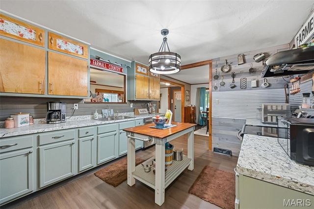 733 Lake Drive, Herculaneum, MO 63048