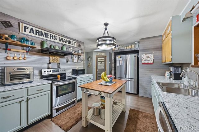 733 Lake Drive, Herculaneum, MO 63048