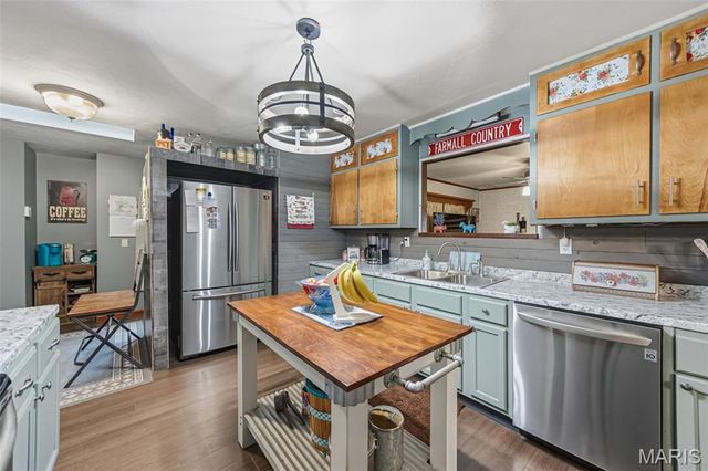 733 Lake Drive, Herculaneum, MO 63048
