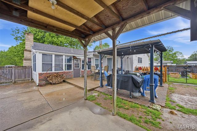 733 Lake Drive, Herculaneum, MO 63048