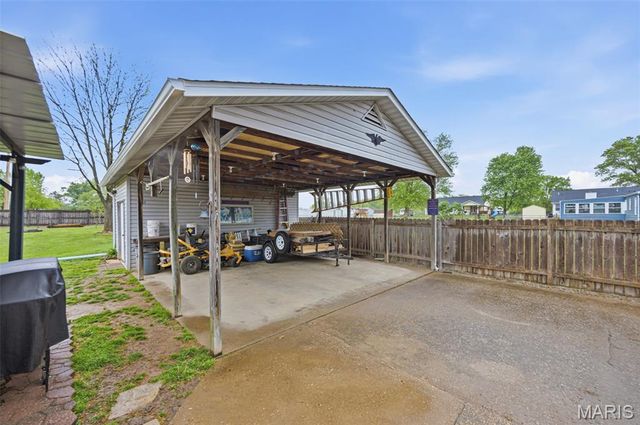 733 Lake Drive, Herculaneum, MO 63048
