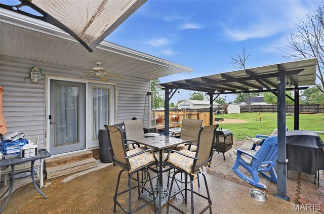 733 Lake Drive, Herculaneum, MO 63048