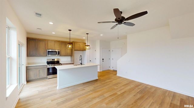 5940 BUTTERFIELD Drive, Bettendorf, IA 52722