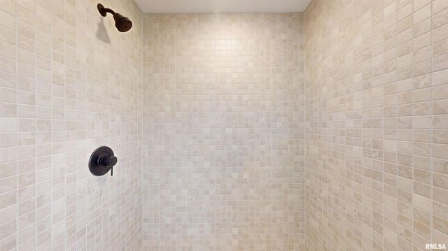 5940 BUTTERFIELD Drive, Bettendorf, IA 52722