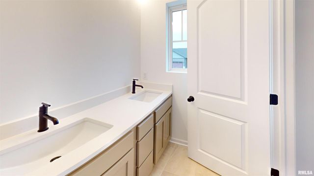 5940 BUTTERFIELD Drive, Bettendorf, IA 52722