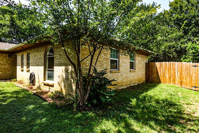 548 NW Newton Drive, Burleson, TX 76028