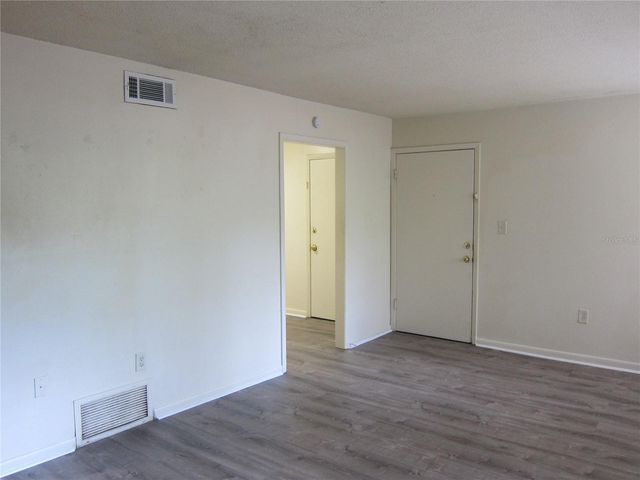 300 NW 20TH AVENUE 6, Gainesville, FL 32609