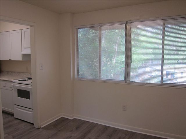 300 NW 20TH AVENUE 6, Gainesville, FL 32609