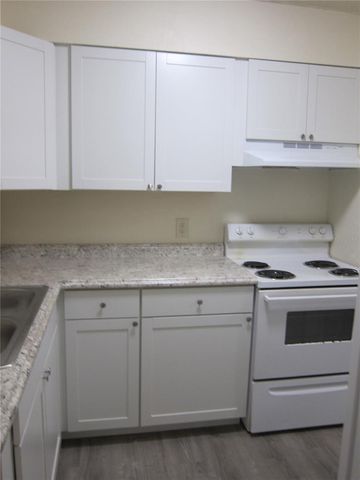 300 NW 20TH AVENUE 6, Gainesville, FL 32609