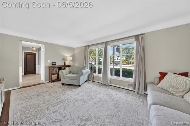 31302 Saratoga Avenue, Warren, MI 48093