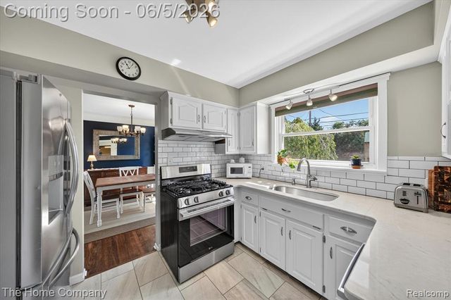 31302 Saratoga Avenue, Warren, MI 48093