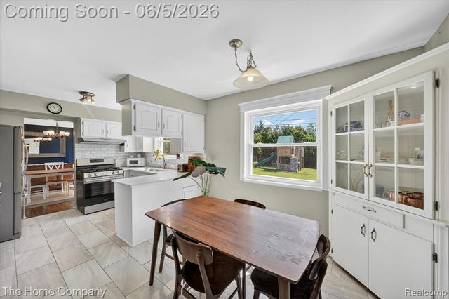 31302 Saratoga Avenue, Warren, MI 48093