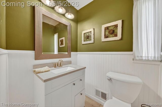 31302 Saratoga Avenue, Warren, MI 48093