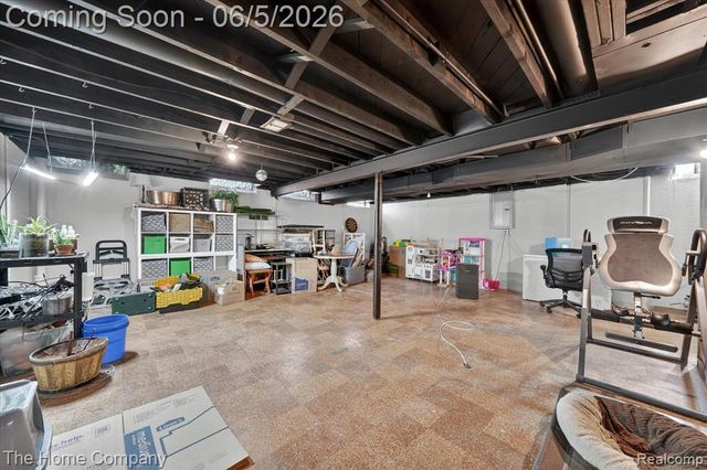 31302 Saratoga Avenue, Warren, MI 48093