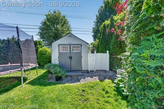 31302 Saratoga Avenue, Warren, MI 48093