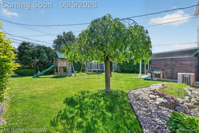 31302 Saratoga Avenue, Warren, MI 48093