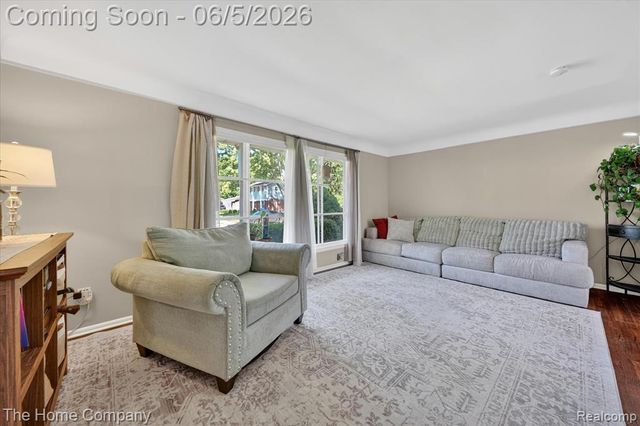 31302 Saratoga Avenue, Warren, MI 48093