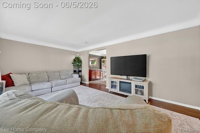 31302 Saratoga Avenue, Warren, MI 48093