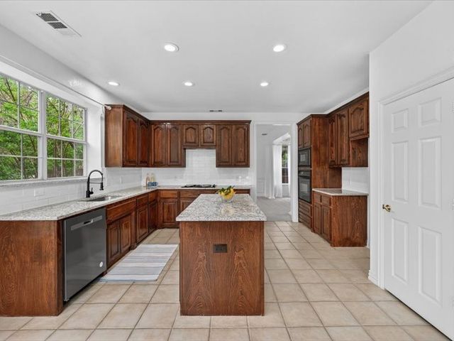 7917 Ocean Drive, Fort Worth, TX 76123