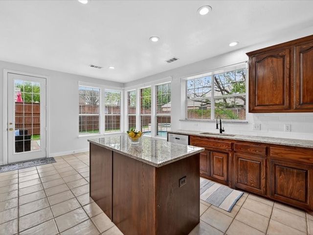 7917 Ocean Drive, Fort Worth, TX 76123