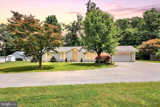 1063 PORTERS RD, Spring Grove, PA 17362