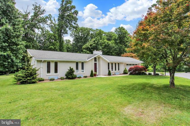 1063 PORTERS RD, Spring Grove, PA 17362