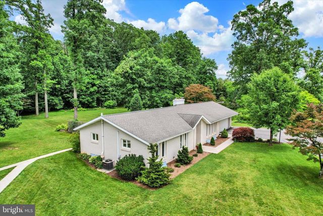 1063 PORTERS RD, Spring Grove, PA 17362