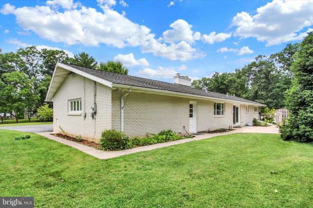 1063 PORTERS RD, Spring Grove, PA 17362