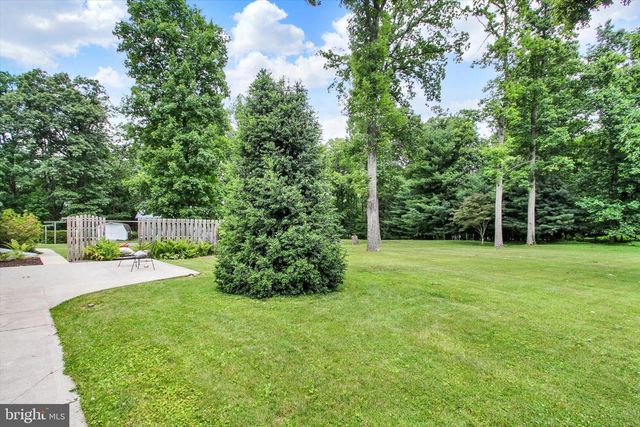 1063 PORTERS RD, Spring Grove, PA 17362