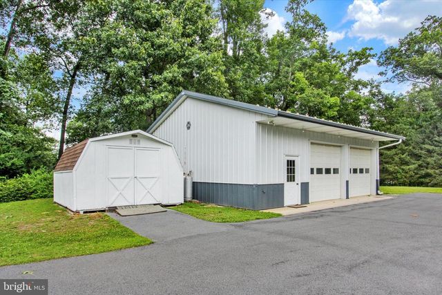 1063 PORTERS RD, Spring Grove, PA 17362