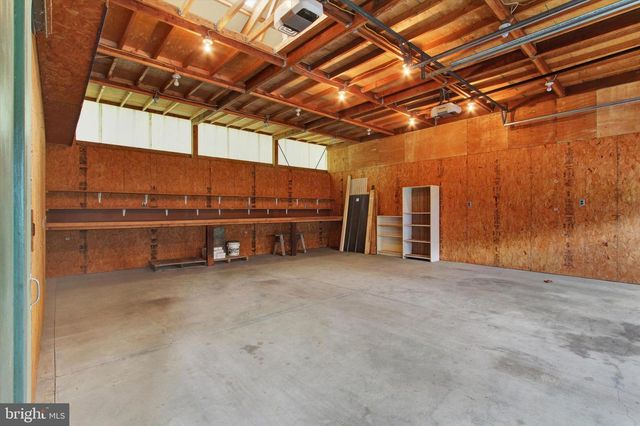 1063 PORTERS RD, Spring Grove, PA 17362