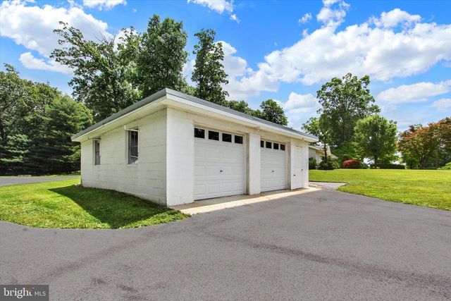 1063 PORTERS RD, Spring Grove, PA 17362