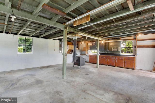 1063 PORTERS RD, Spring Grove, PA 17362