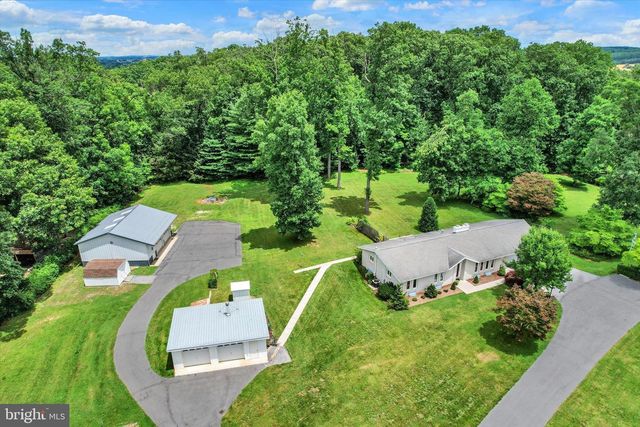 1063 PORTERS RD, Spring Grove, PA 17362