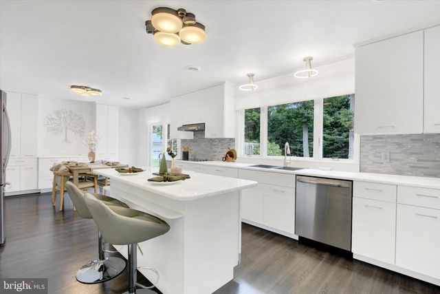 1063 PORTERS RD, Spring Grove, PA 17362
