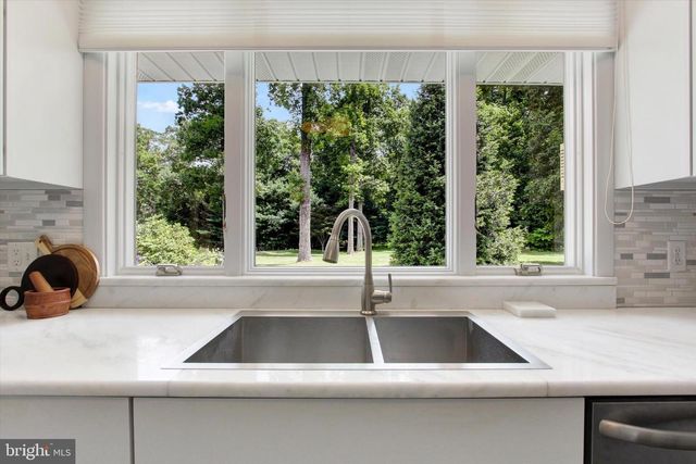 1063 PORTERS RD, Spring Grove, PA 17362