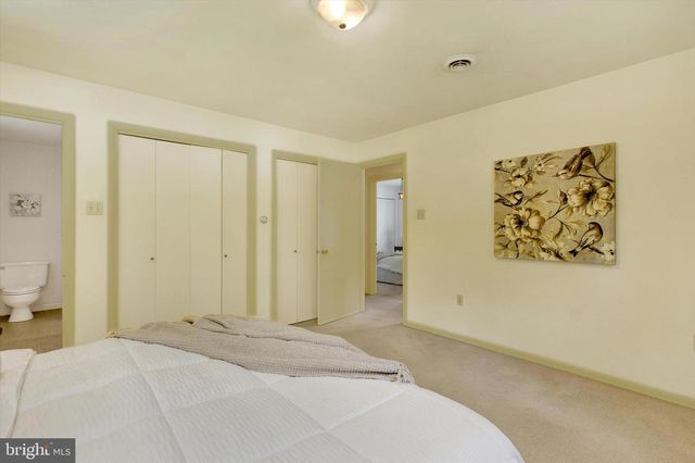 1063 PORTERS RD, Spring Grove, PA 17362