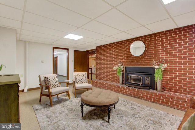 1063 PORTERS RD, Spring Grove, PA 17362