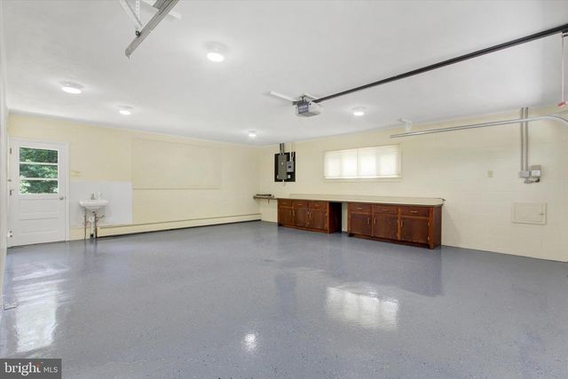 1063 PORTERS RD, Spring Grove, PA 17362