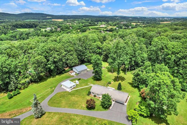 1063 PORTERS RD, Spring Grove, PA 17362