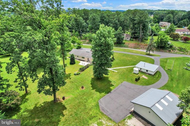 1063 PORTERS RD, Spring Grove, PA 17362
