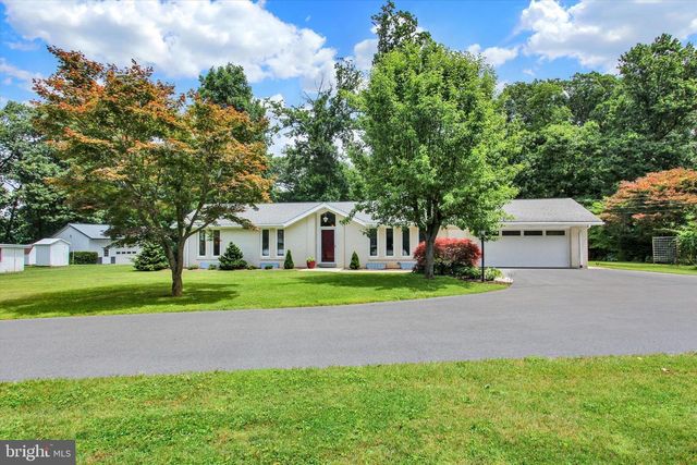 1063 PORTERS RD, Spring Grove, PA 17362