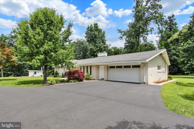 1063 PORTERS RD, Spring Grove, PA 17362