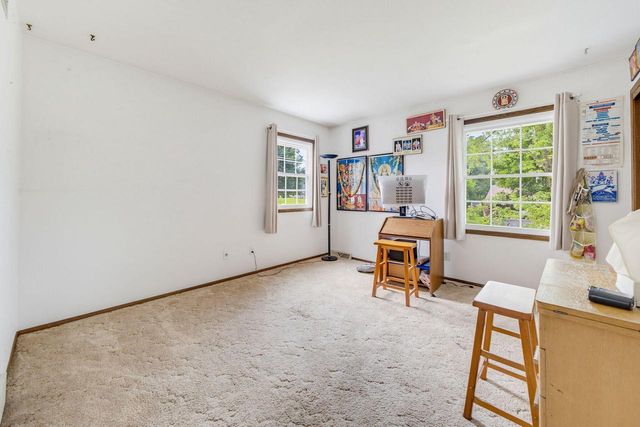 2721 Minot LANE, Waukesha, WI 53188
