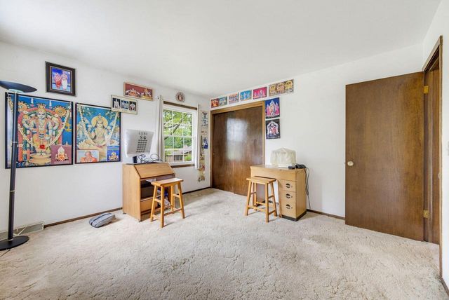 2721 Minot LANE, Waukesha, WI 53188