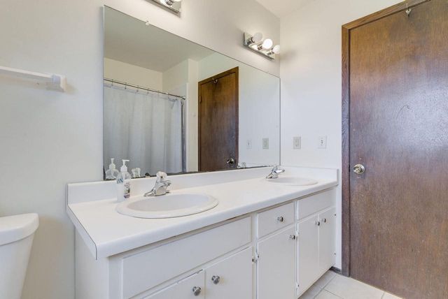2721 Minot LANE, Waukesha, WI 53188
