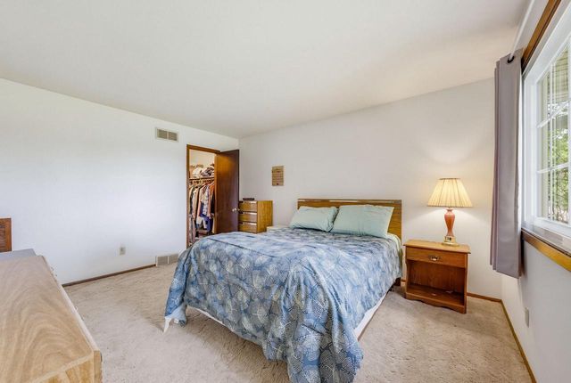 2721 Minot LANE, Waukesha, WI 53188