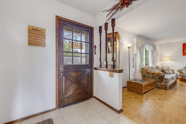 2721 Minot LANE, Waukesha, WI 53188